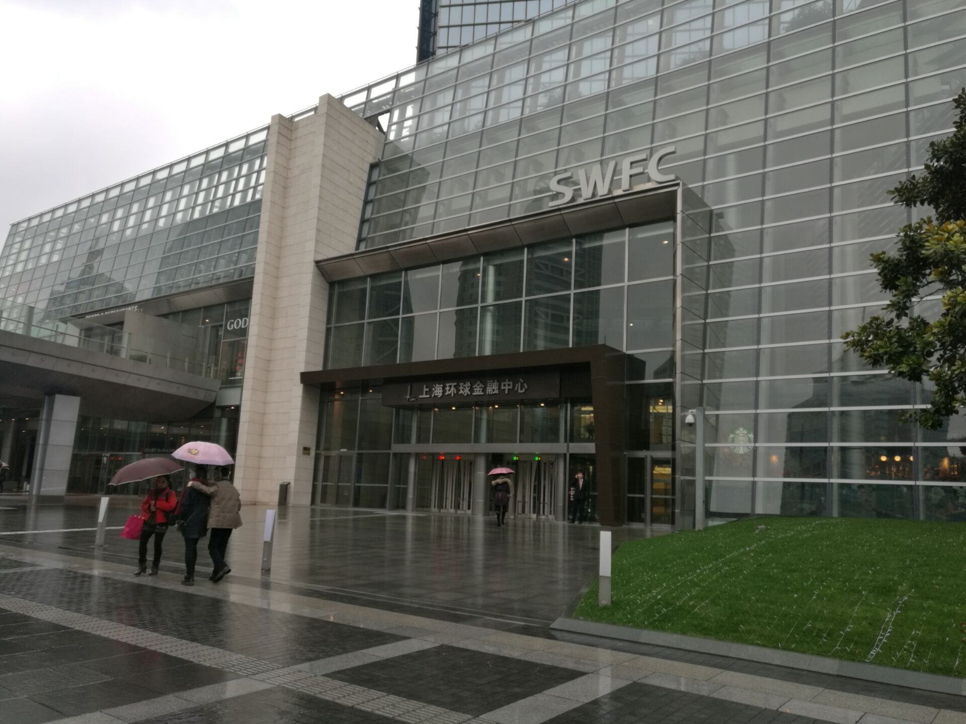 环球金融中心写字楼租赁-办公楼入口