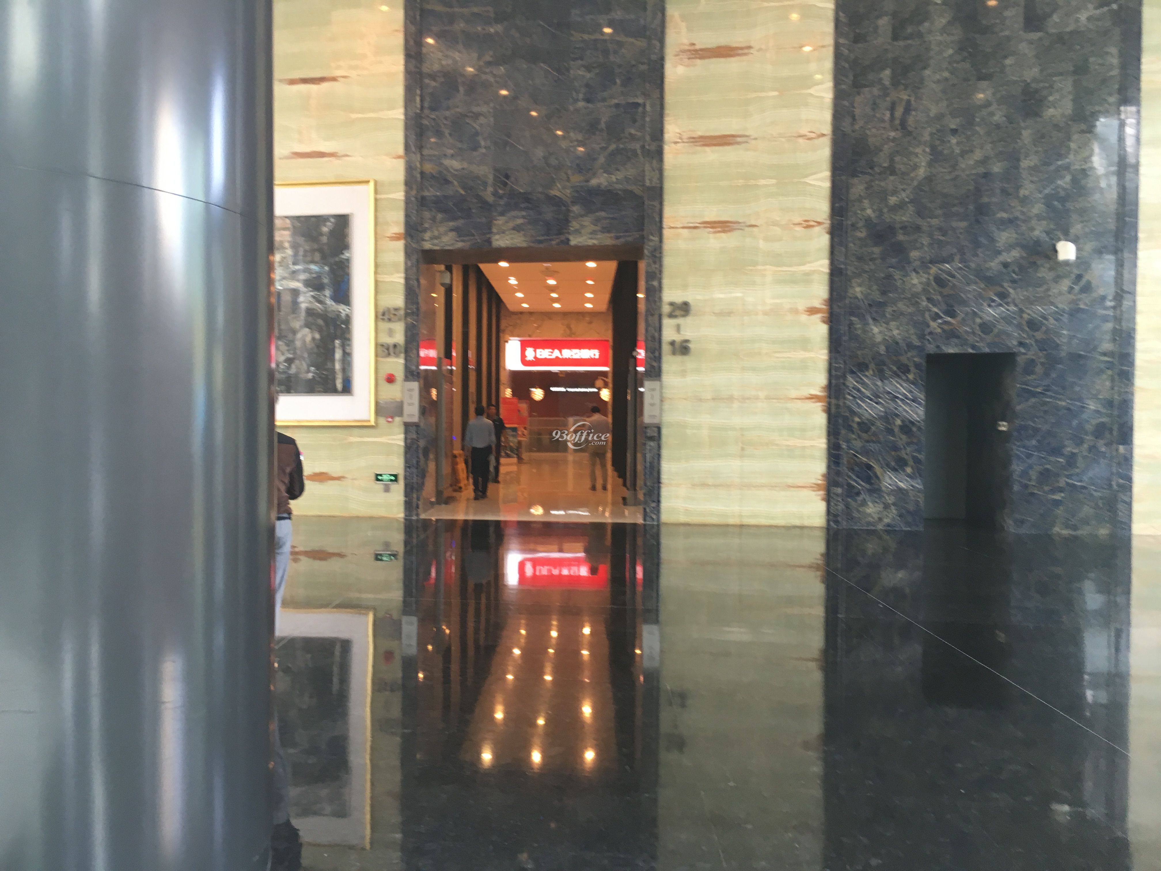 东亚银行大厦办公楼出租-写字楼大堂电梯