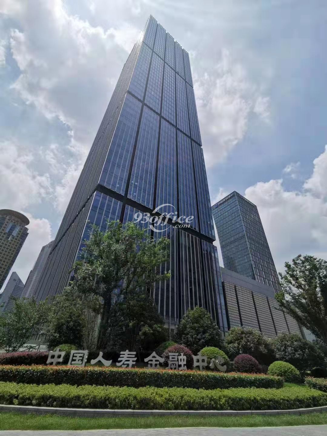 中国人寿金融中心写字楼出租-办公楼外立面