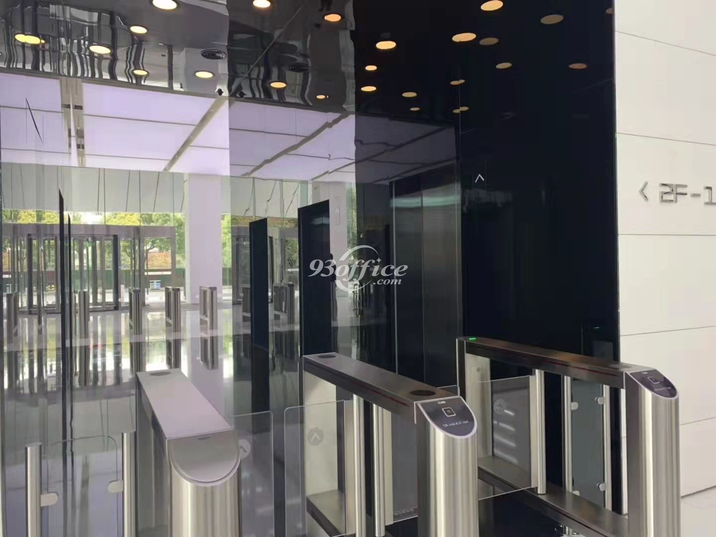 国华人寿金融大厦办公楼出租-写字楼大堂电梯