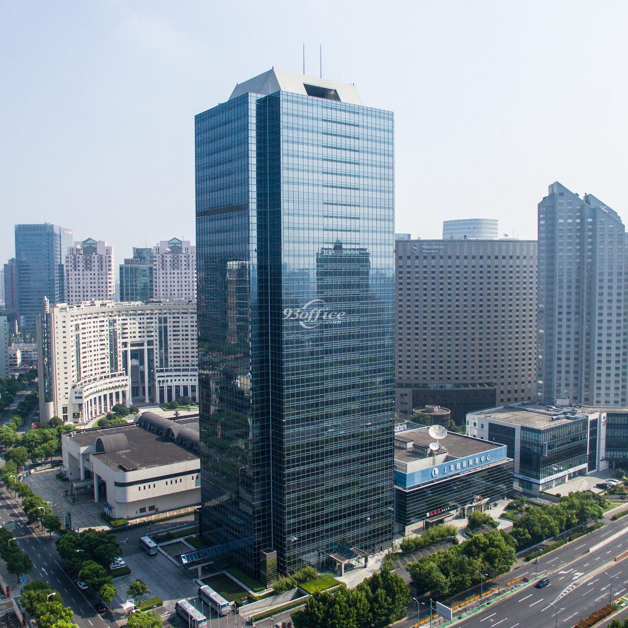 上海国际贸易中心写字楼出租-办公楼外立面