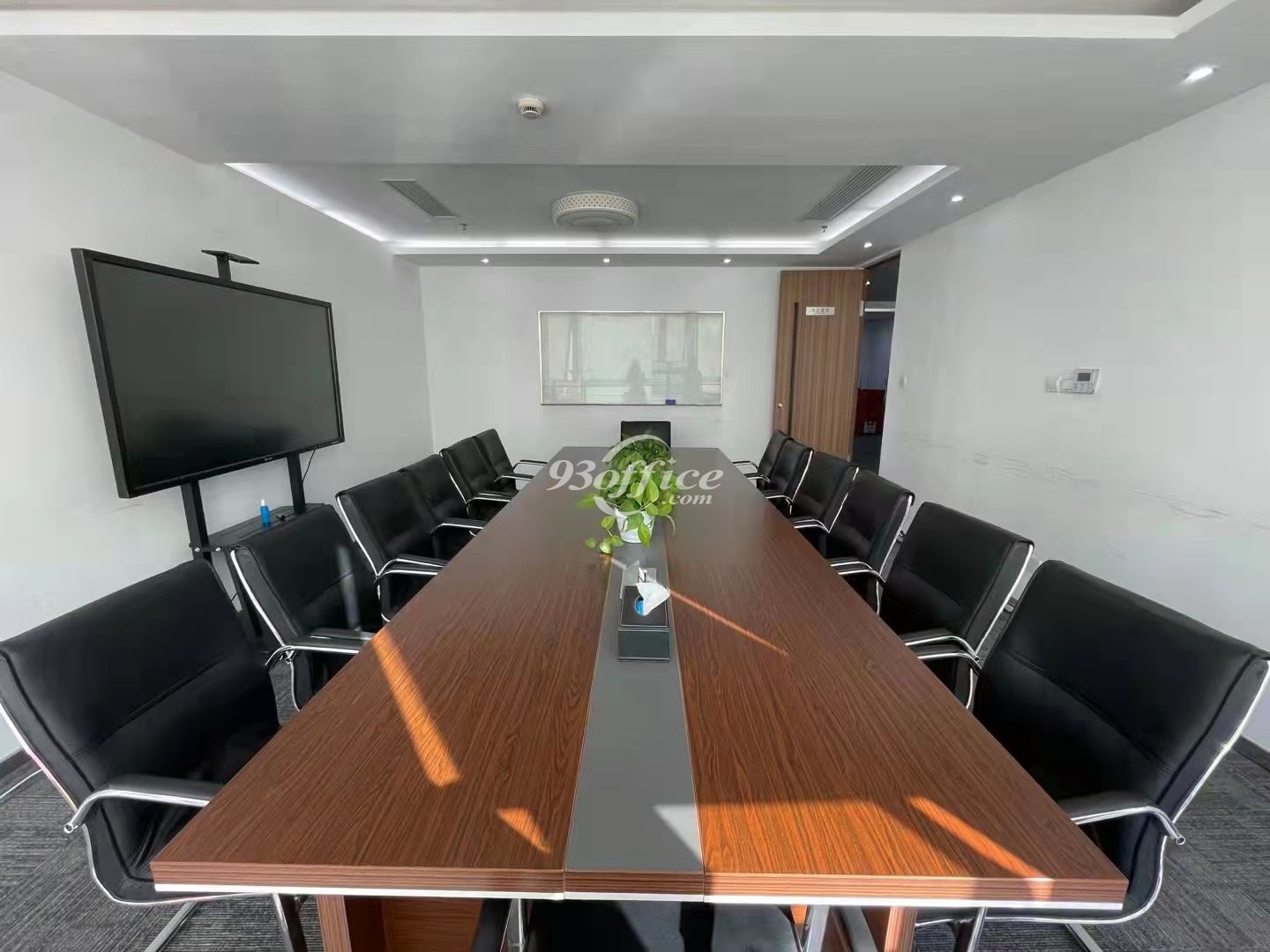 新曹杨科技大厦服务式办公室租赁-会议室