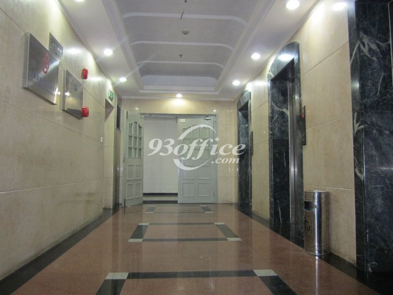 新上海城市广场办公楼出租-写字楼大堂电梯