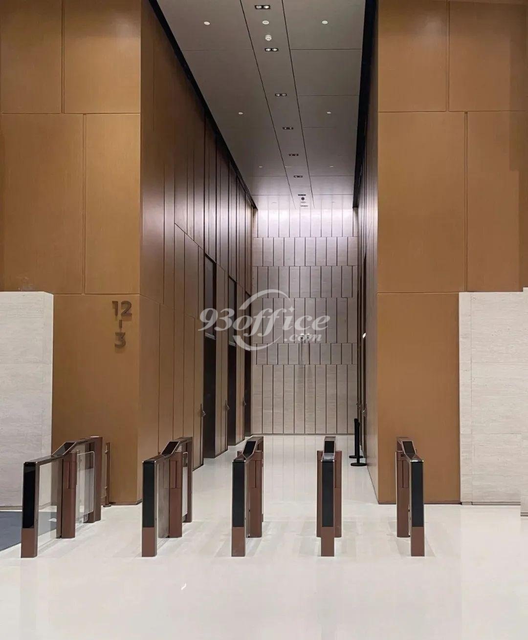 陆家嘴新岸商业中心写字楼租金-办公楼电梯间